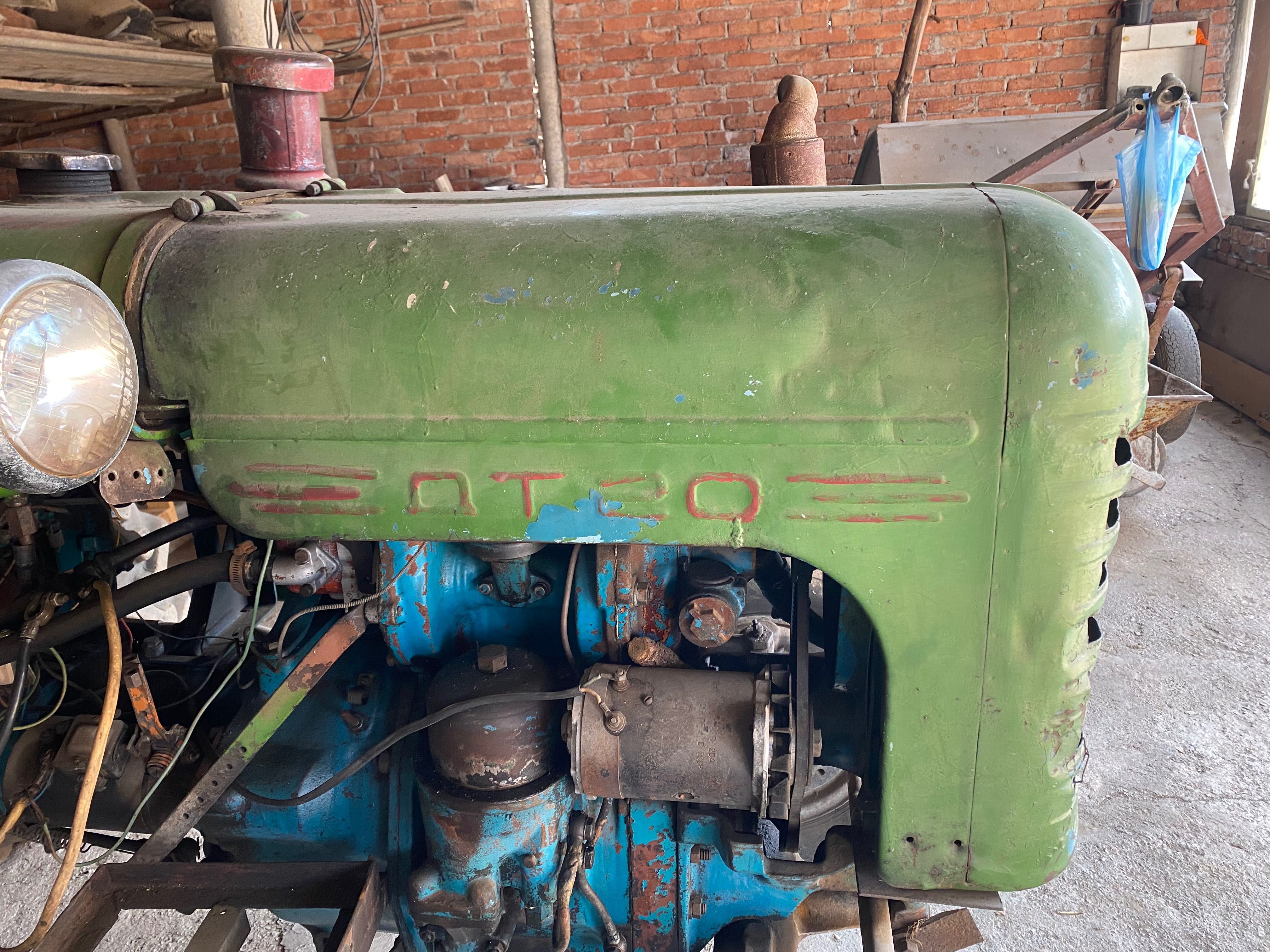 Продавам Трактор ДТ20