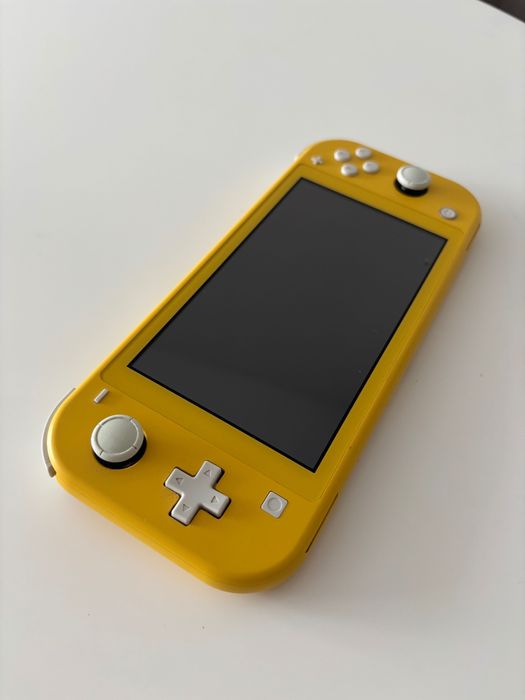 Nintendo Switch Lite + игра Mario