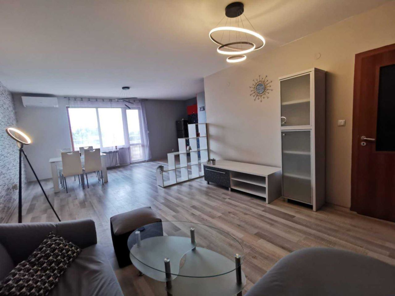 Дава се под наем Тристаен апартамент в София, Надежда 4 - 130 кв.м за 775 € - Снимка #2