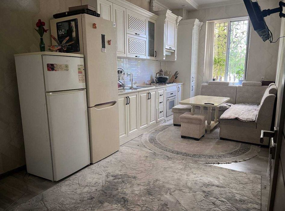 3 хоналик евротамир килинган квартира сотилади