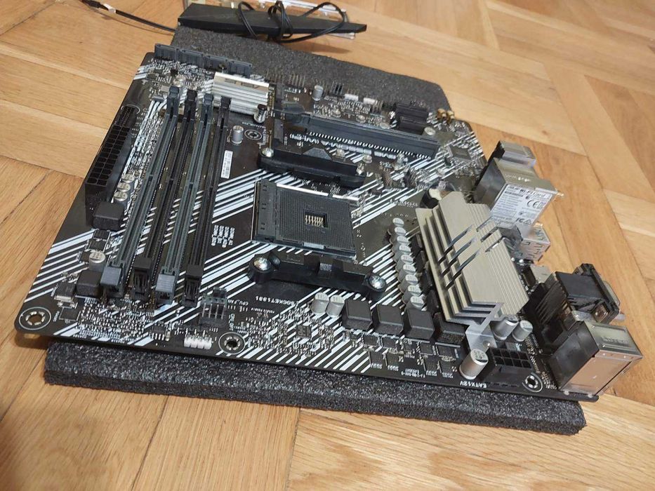 AMD Ryzen 9 3900X + Asus Prime B550M-A Wi-Fi