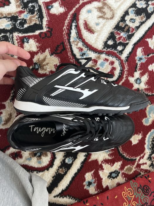 бутсы сороконожки 40 размера новые