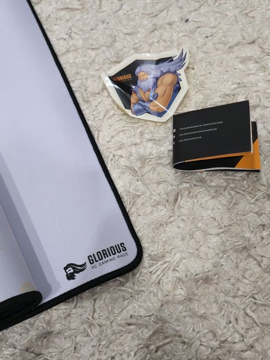 Glorious Mousepad Alb