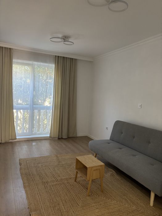 Дава се под наем Тристаен апартамент в Бургас, Център - 85 кв.м за 765 € - Снимка #2
