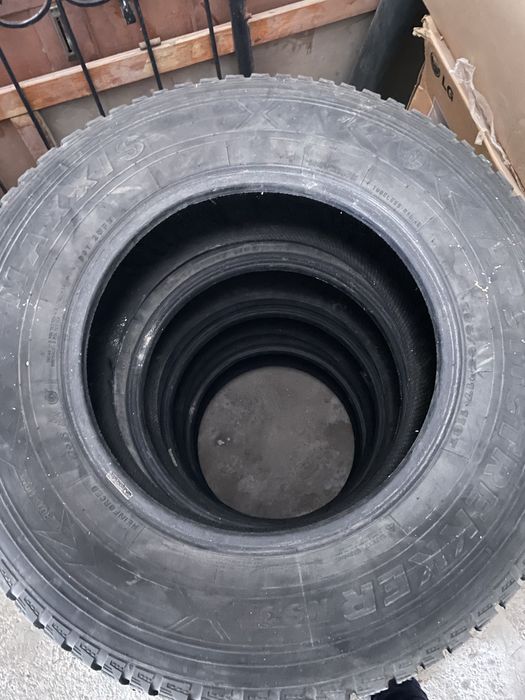 Продается зимняя шипованная резина 265/65 R17