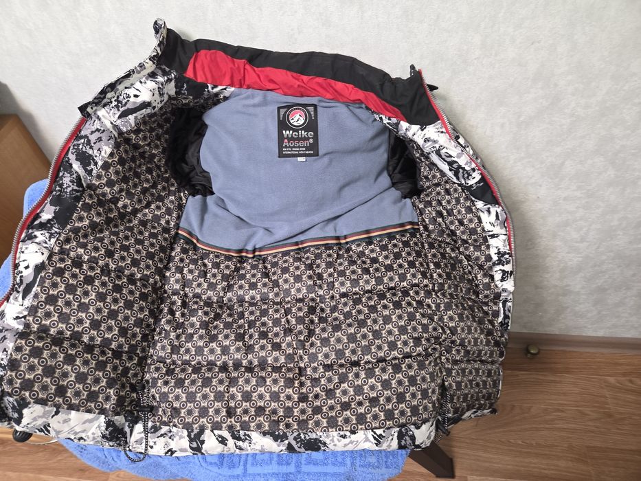 Продам отличную зимнюю куртку 122. См