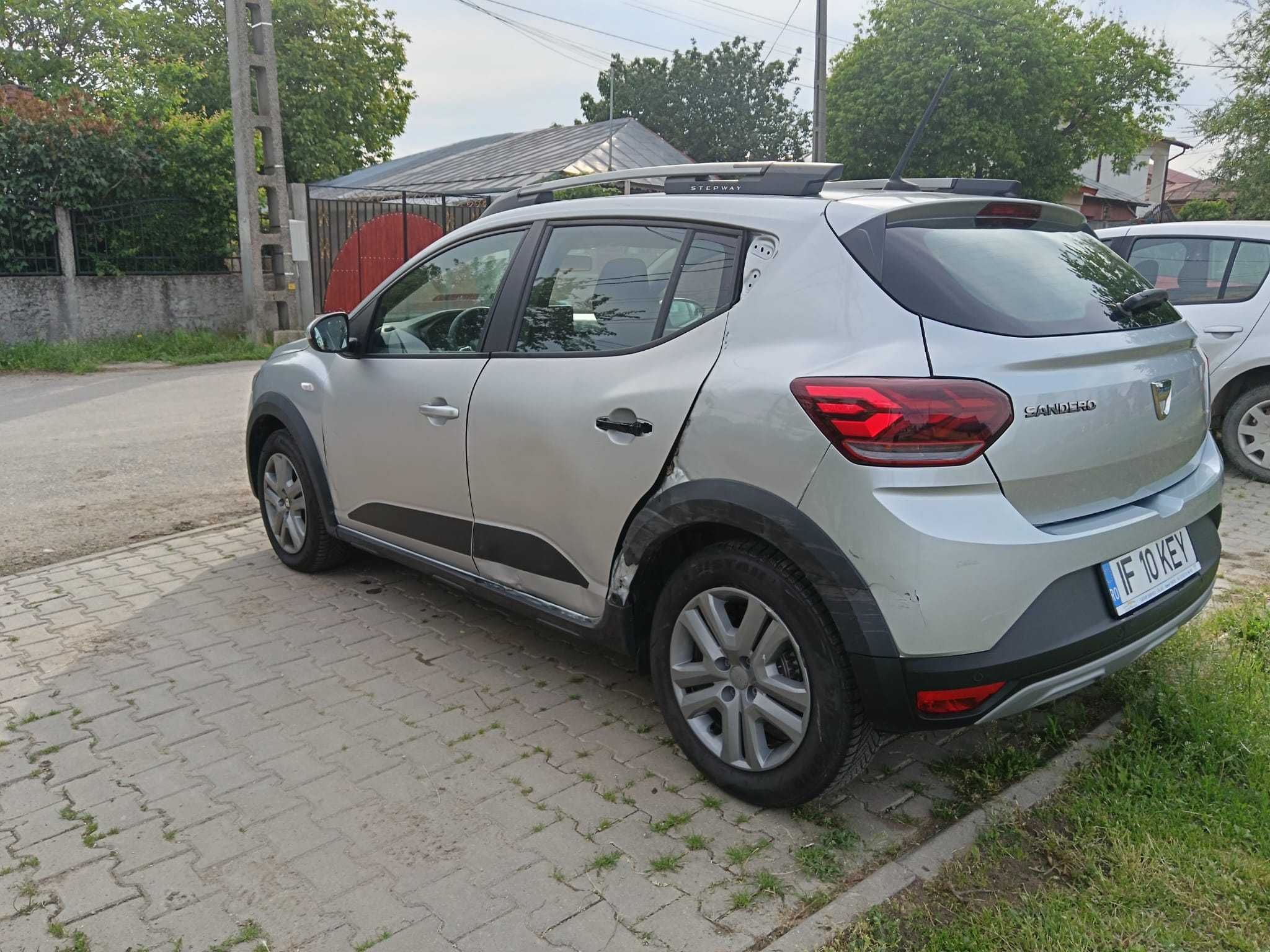 Dacia Sandero 3 stepway ușor avariat lovit 2021 decembrie