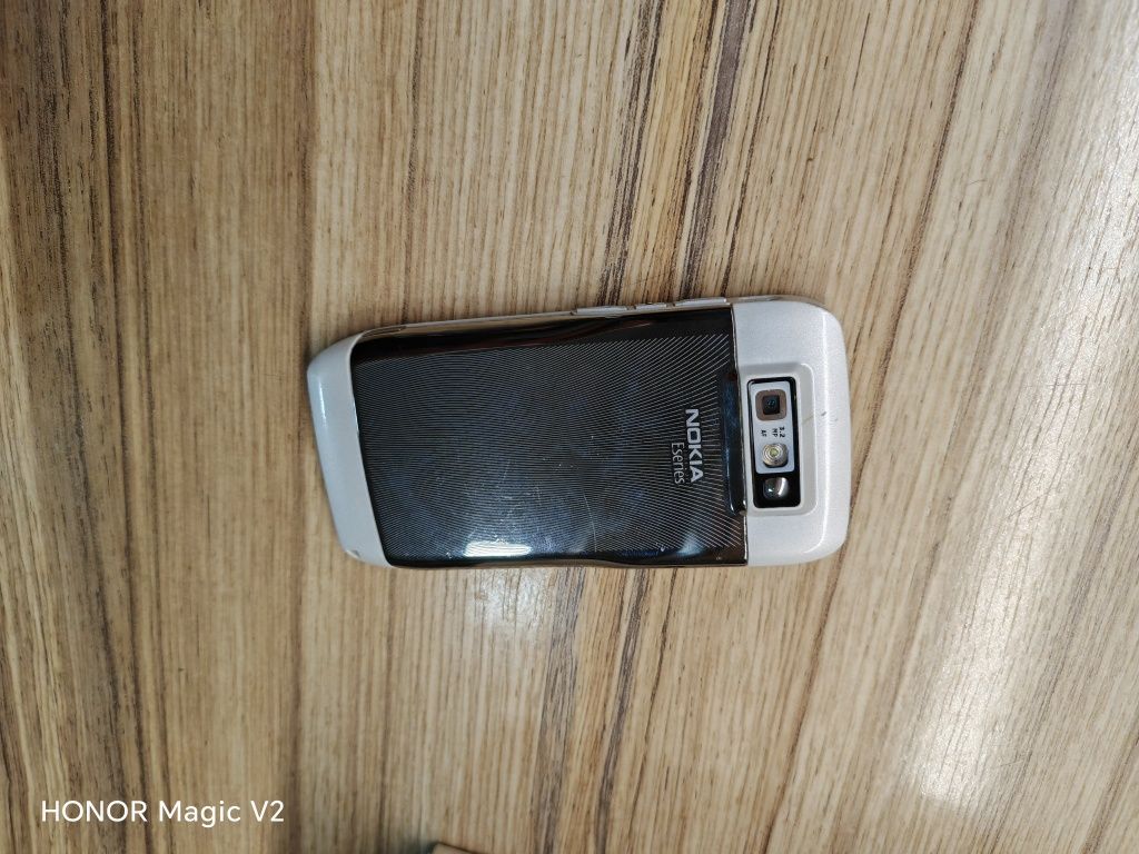 Телефон Nokia E71.