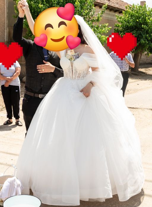 Vând 2 Rochii de Mireasă