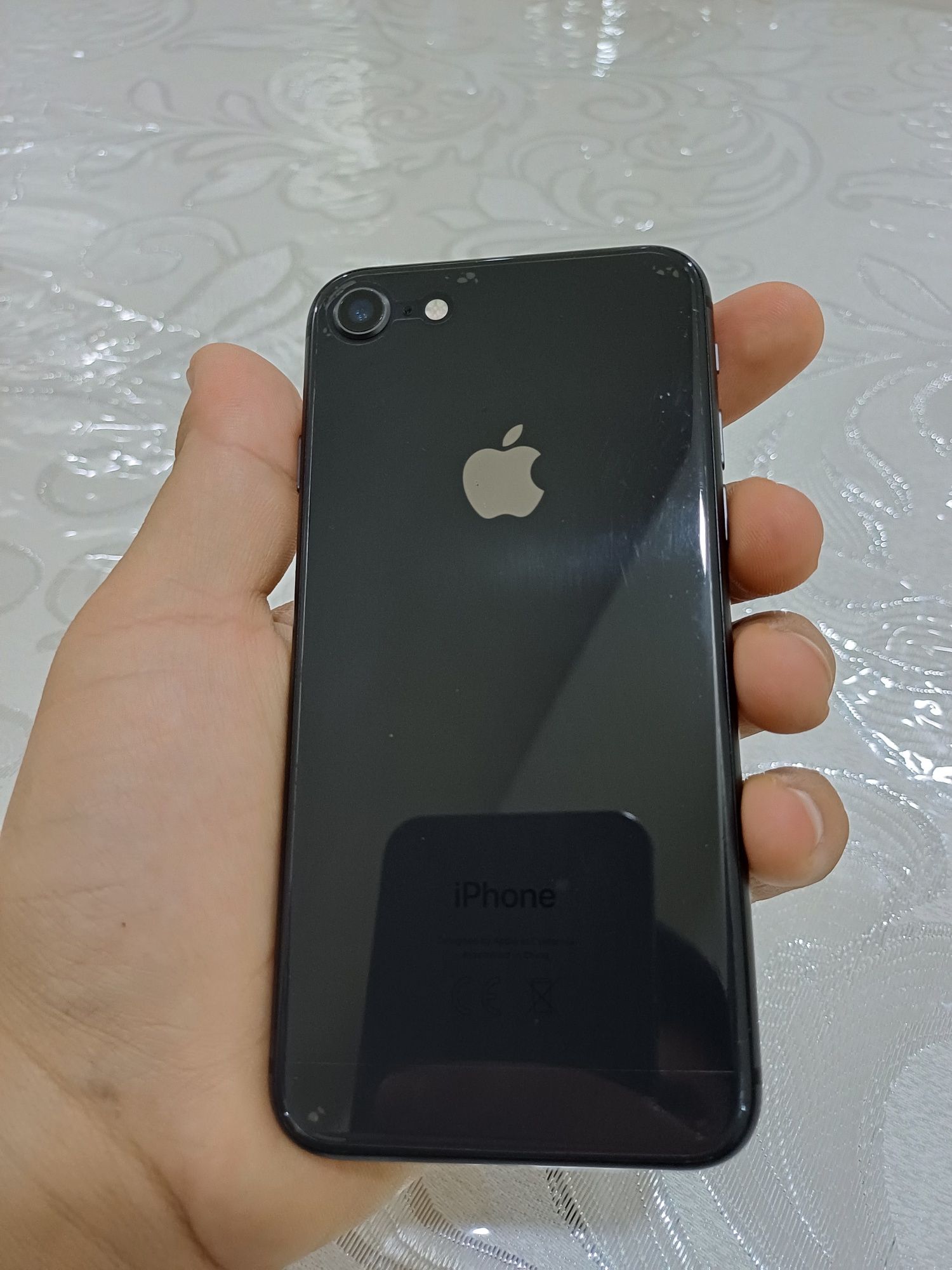 Iphone 8.  64 gb  yemkost 78