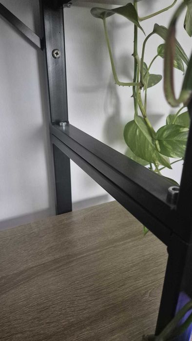 Biblioteca cu rafturi design industrial