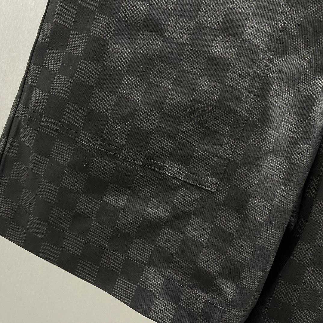 Мъжки къси панталони Louis Vuitton LV Шорти 1AFVSV