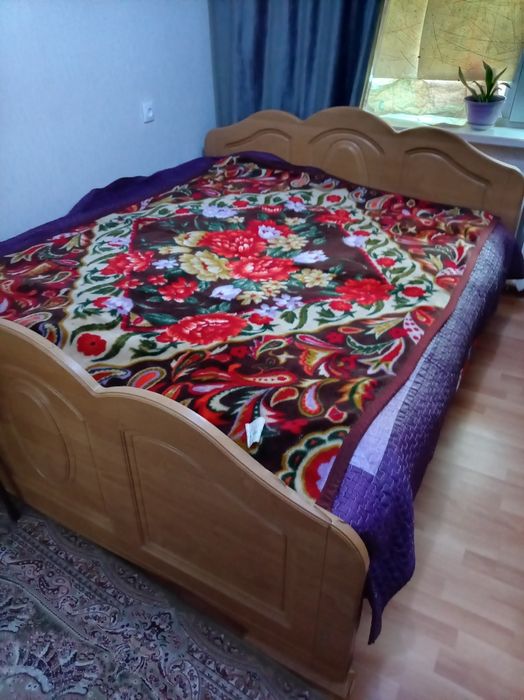 Продам 2х спальный кровать с тумбочками