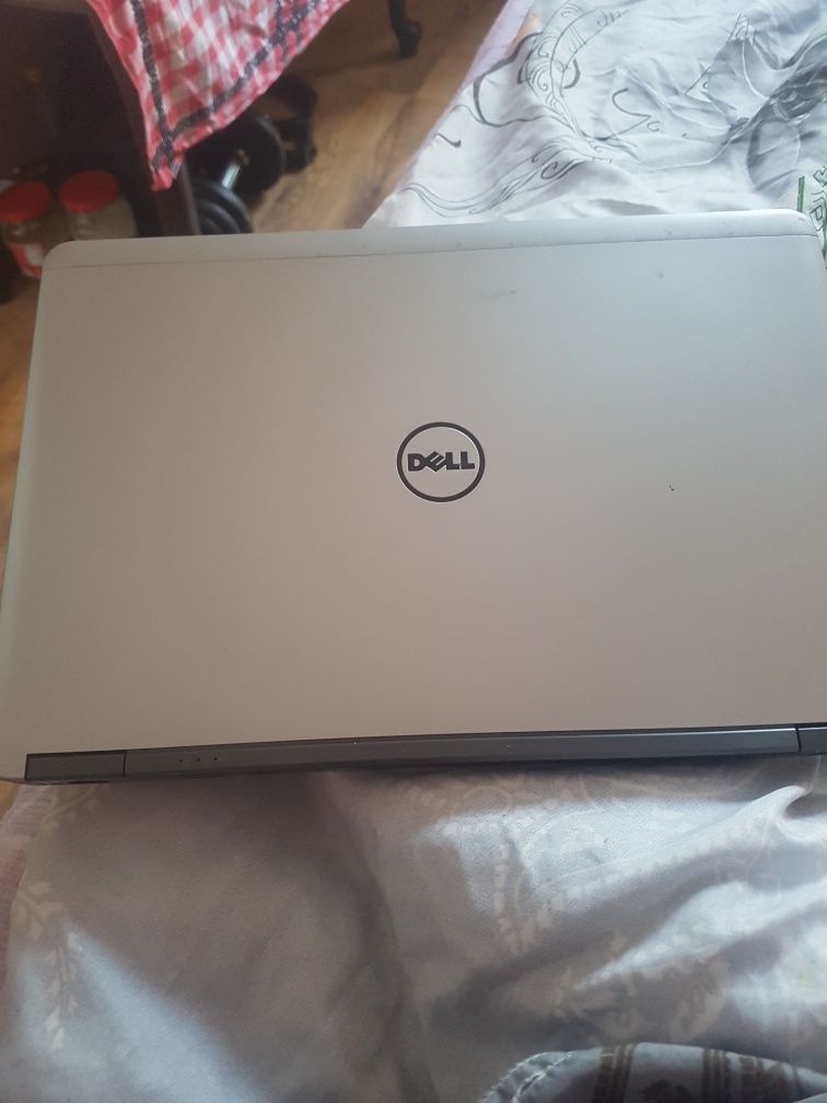 Vănd sau schimb laptop Dell,cu încărcător,în stare f.buna de funcționa