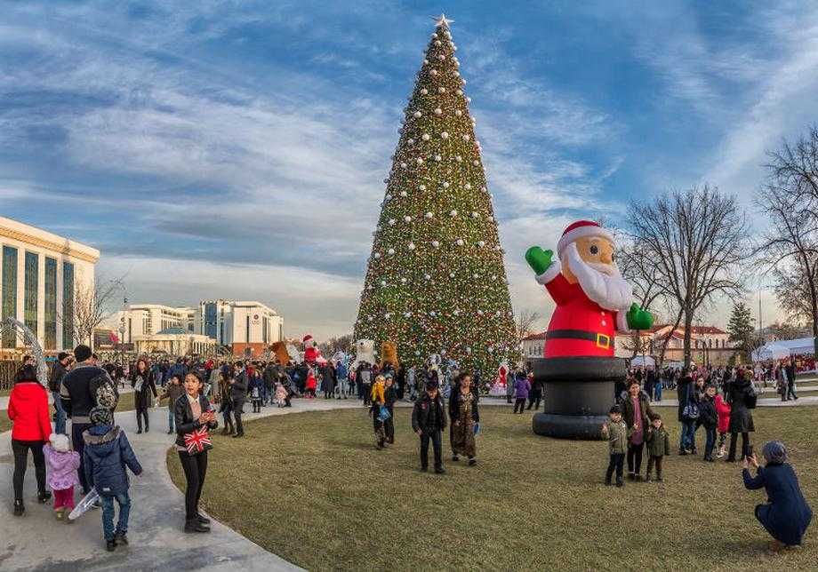 Новогодный ёлки болшие президентский! и Украшене! Елка