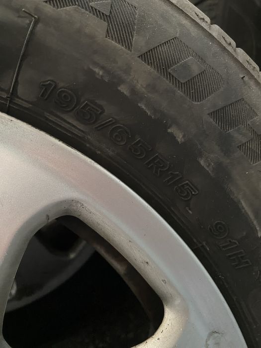 Продавам летни гуми с джантите им оригинални на ауди