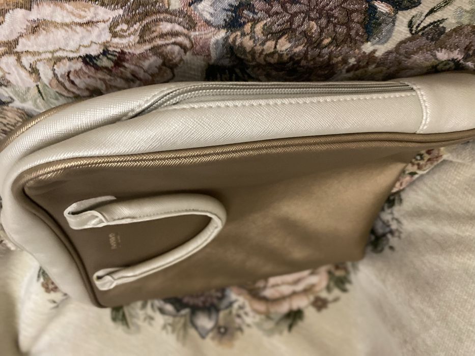 Сумка для ноутбука куплено в париже 4 месяца назад