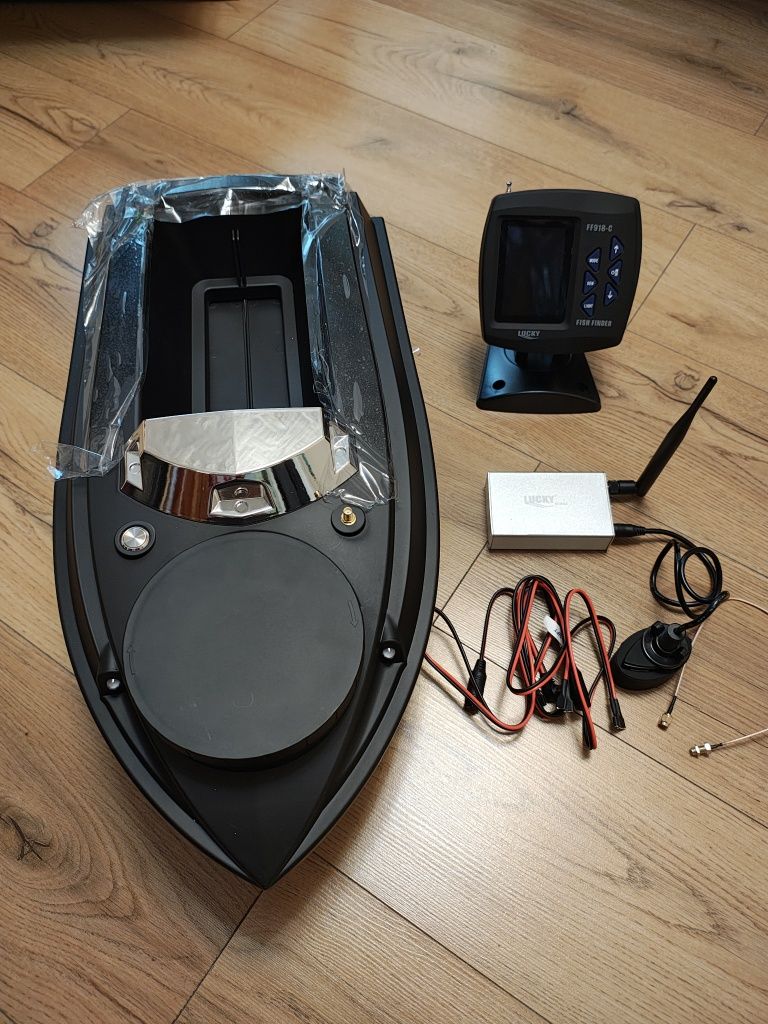 Лодка Flytec V030 с GPS автопилот + гаранция и сонар по ваш избор