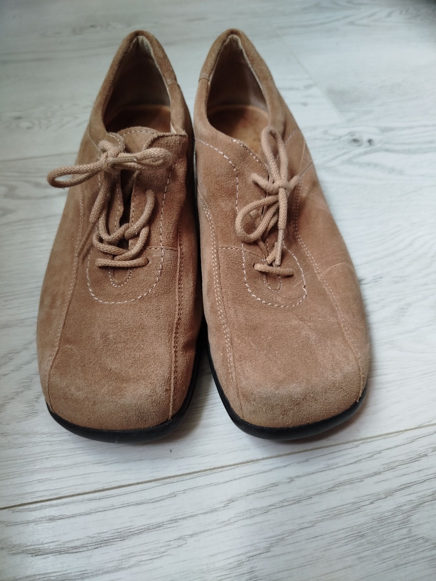 Vând pantofi piele întoarsă