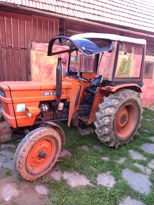 Vând tractor Fiat 450 perfect funcțional cauciucuri noi alternator nou