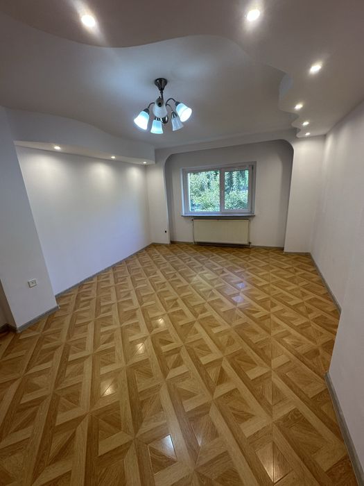 Apartament  4 + 1 camere parter Auchan Rolast
