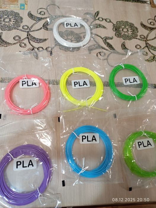 Продам 8 запечатанных мотков пластика для 3Д ручки (PLA)