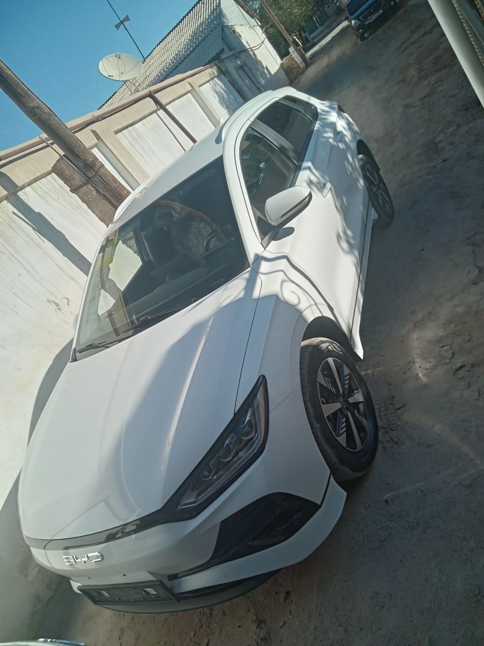 BYD e2 sotiladi yangi