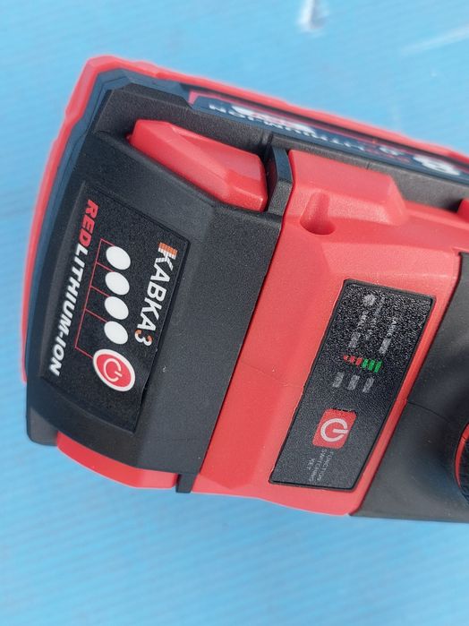 Акумулаторен ударен гайковерт.