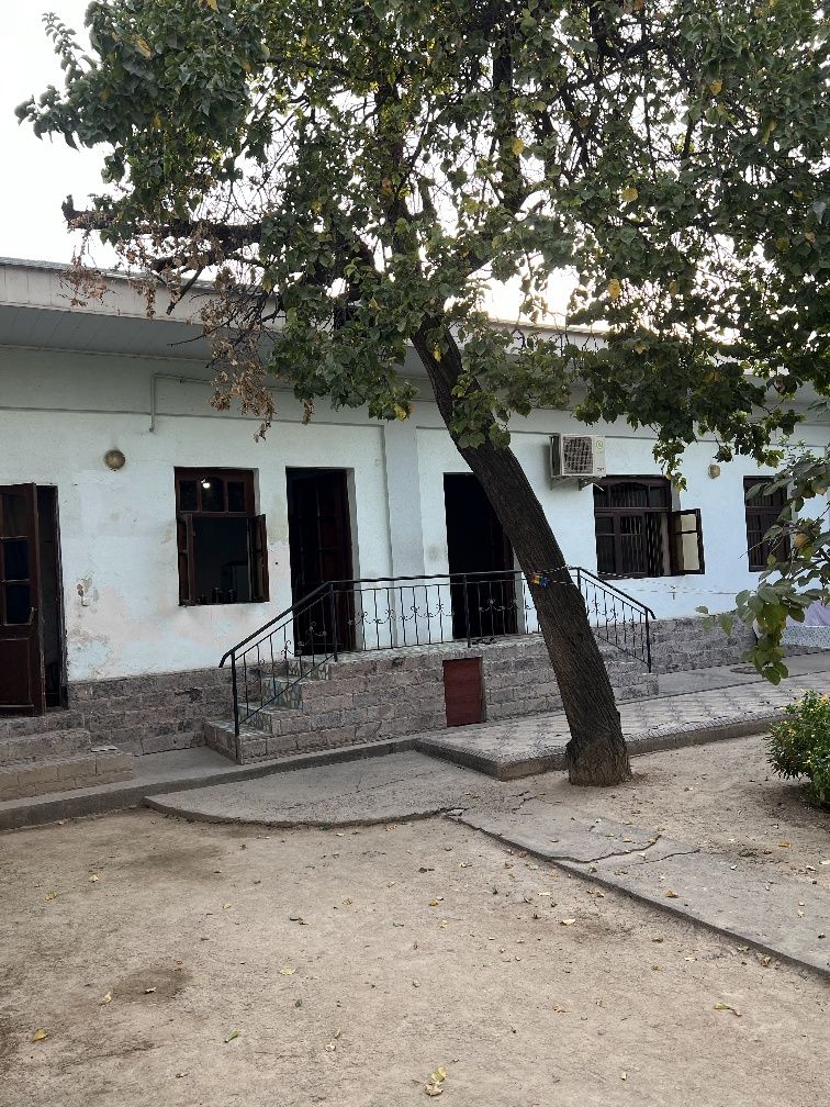 Toshkent shaxar Uchtepantumani 5 sotix xonadon srochna sotiladi