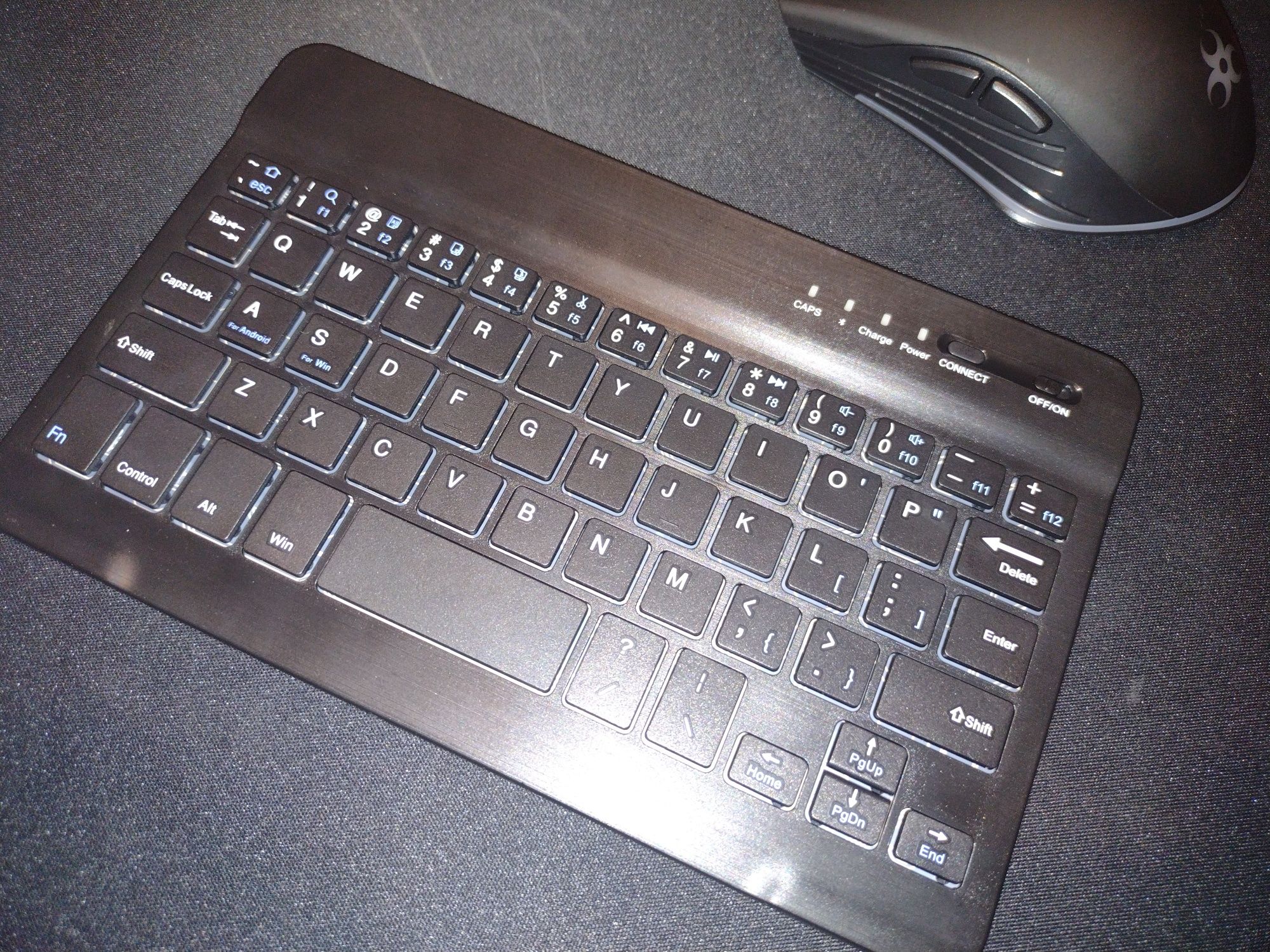 Tastatura bluetooth atasabila magnetic + Husa tableta