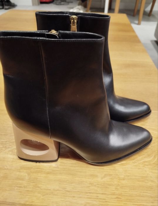 Botine Marni cu toc arhitectural noi