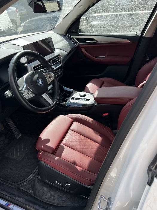 BMW IX3 srochno sotilvotti