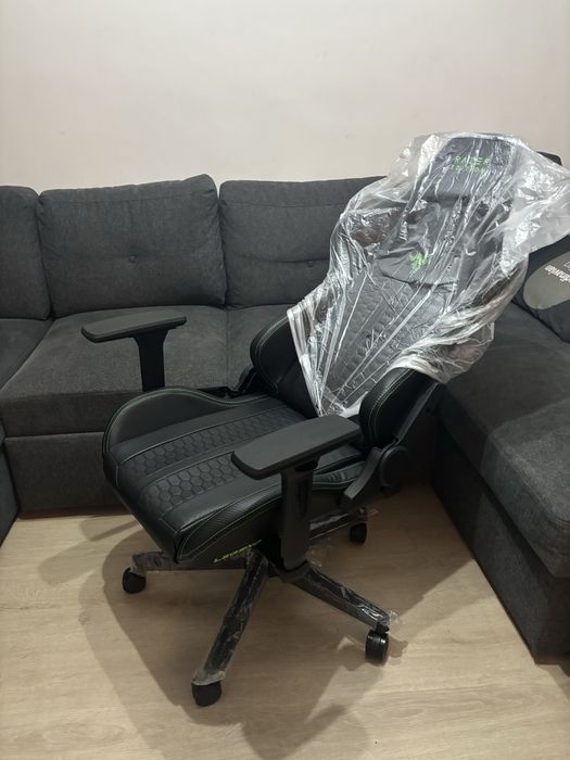 Scaun gaming razer