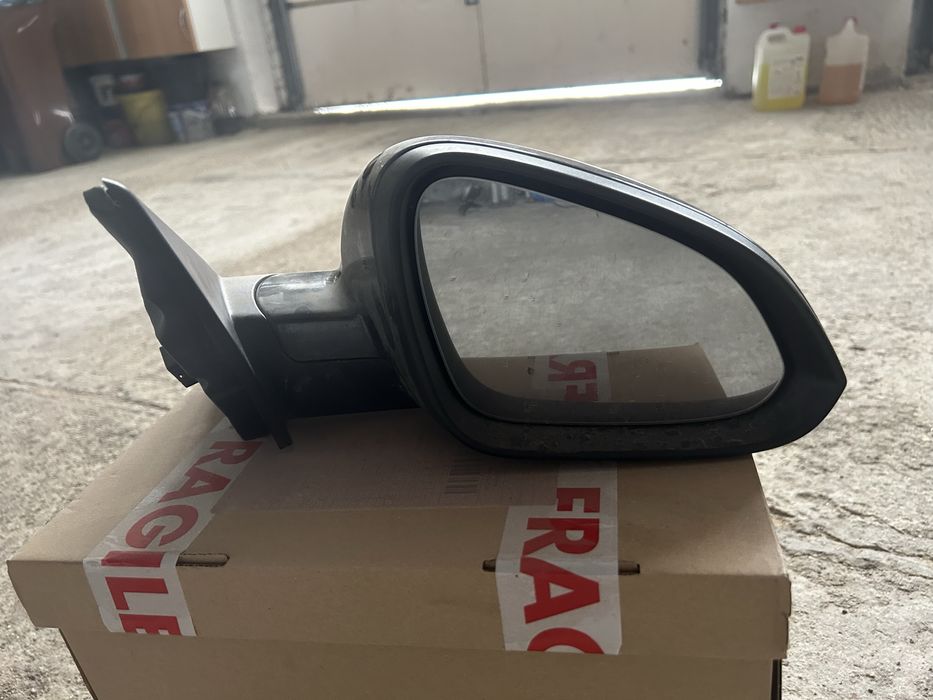 Se vinde tripla dreapta si oglinda dreapta Opel insignia 2011