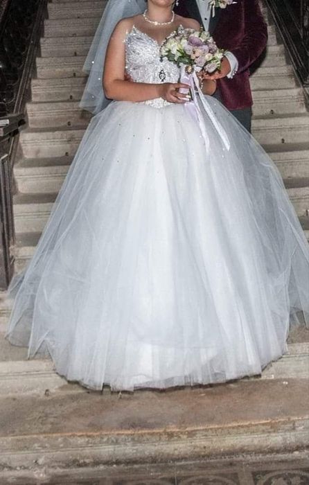 Rochiță de mireasă.