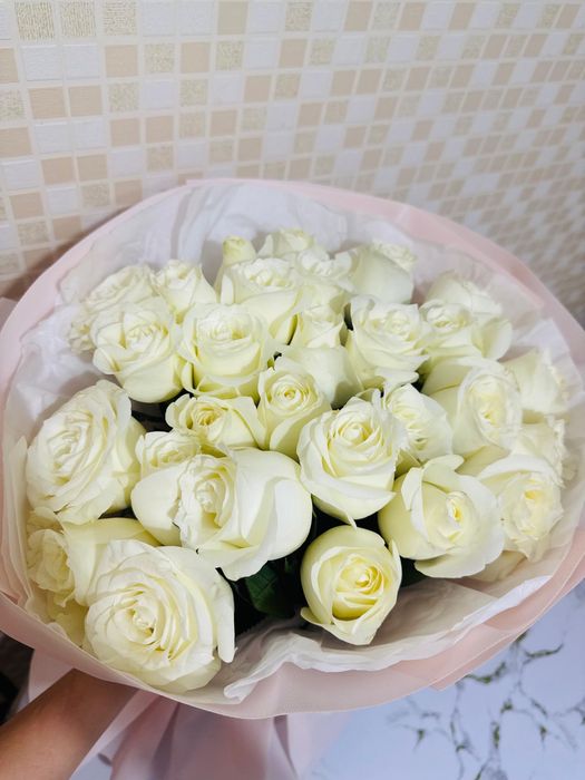 Продам белые розы 25шт свежие