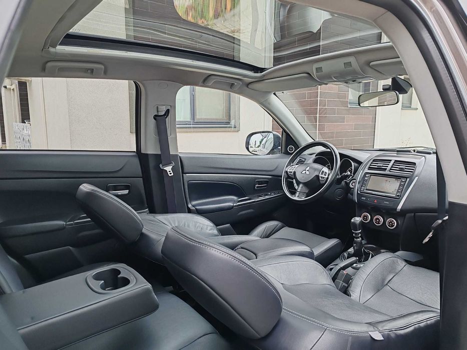 Mitshubishi ASX 1.8DiEuro5NaviPieleXenonPanoramicCmrMasalierInczScaune