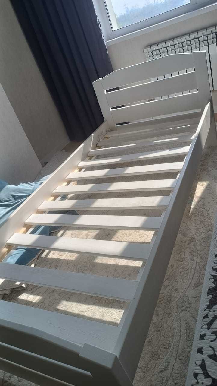 Продам кровать без матраса