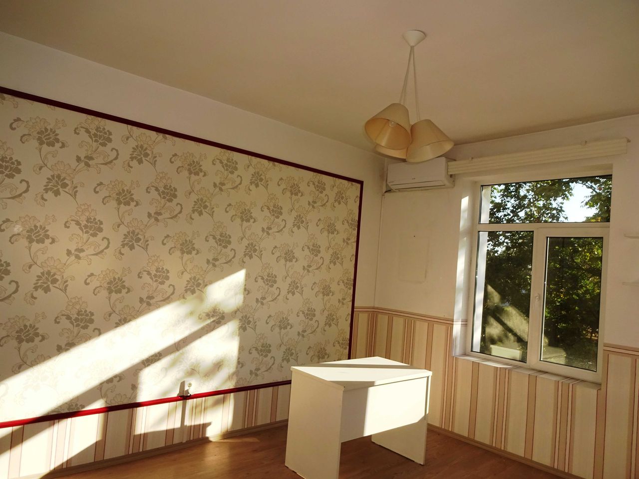 Дава се под наем Двустаен апартамент в Варна, Център - 60 кв.м за 357 € - Снимка #2