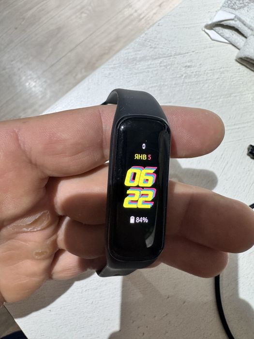 Фитнес-браслет Samsung Galaxy Fit 2 черный