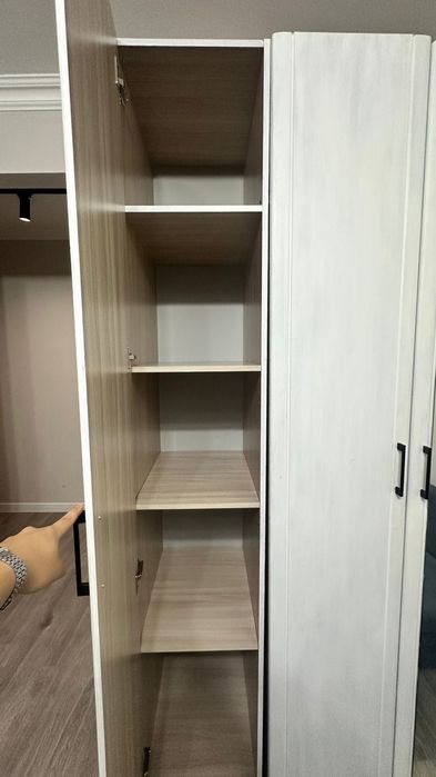 Шкаф для гостиной или спальни