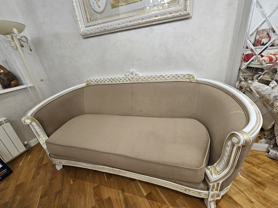 Роскошный классический диван