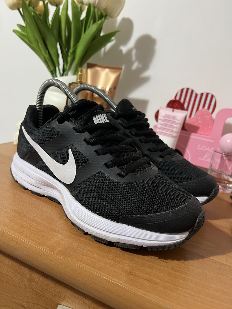 Маратонки Nike 37 номер