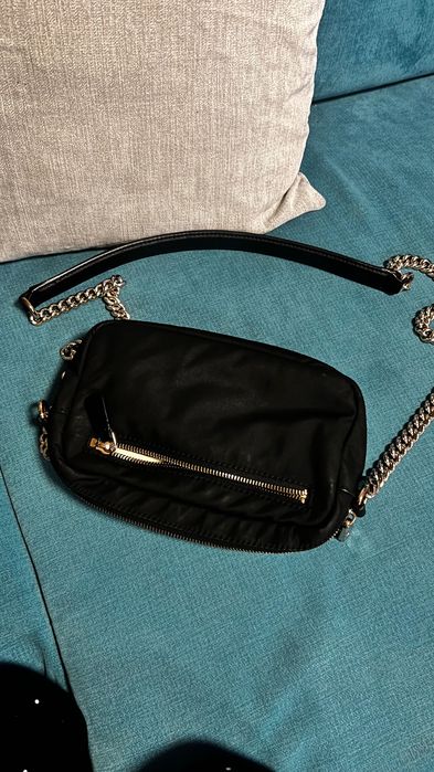 Спортна черна чанта guess