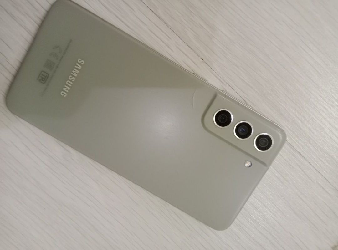 Samsung s 21 продаётся срочно