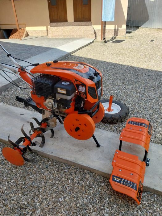 Vând Motosapa Ruris 915k preț 4200 lei , negociabil