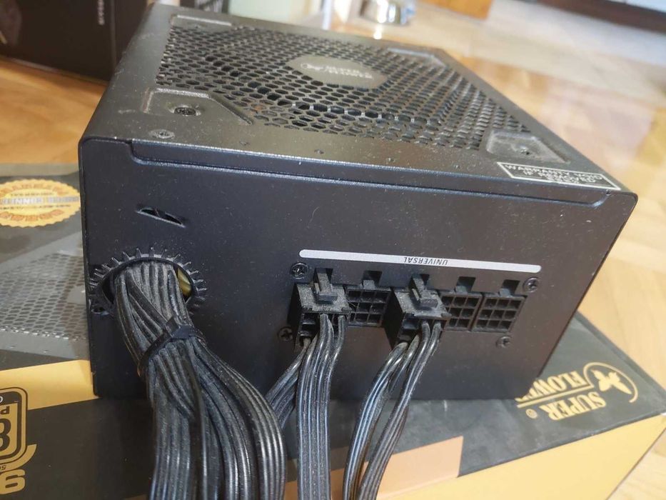 Super Flower 80+Gold, 850W компютърно захранване
