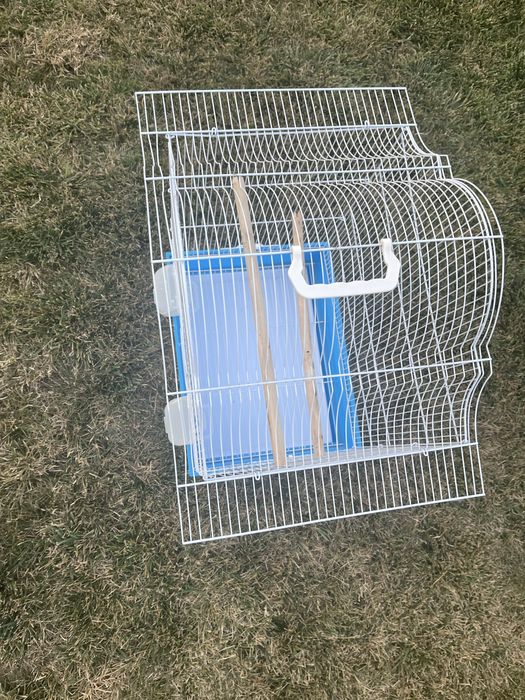 Vand colivie cu tot cu accesorii