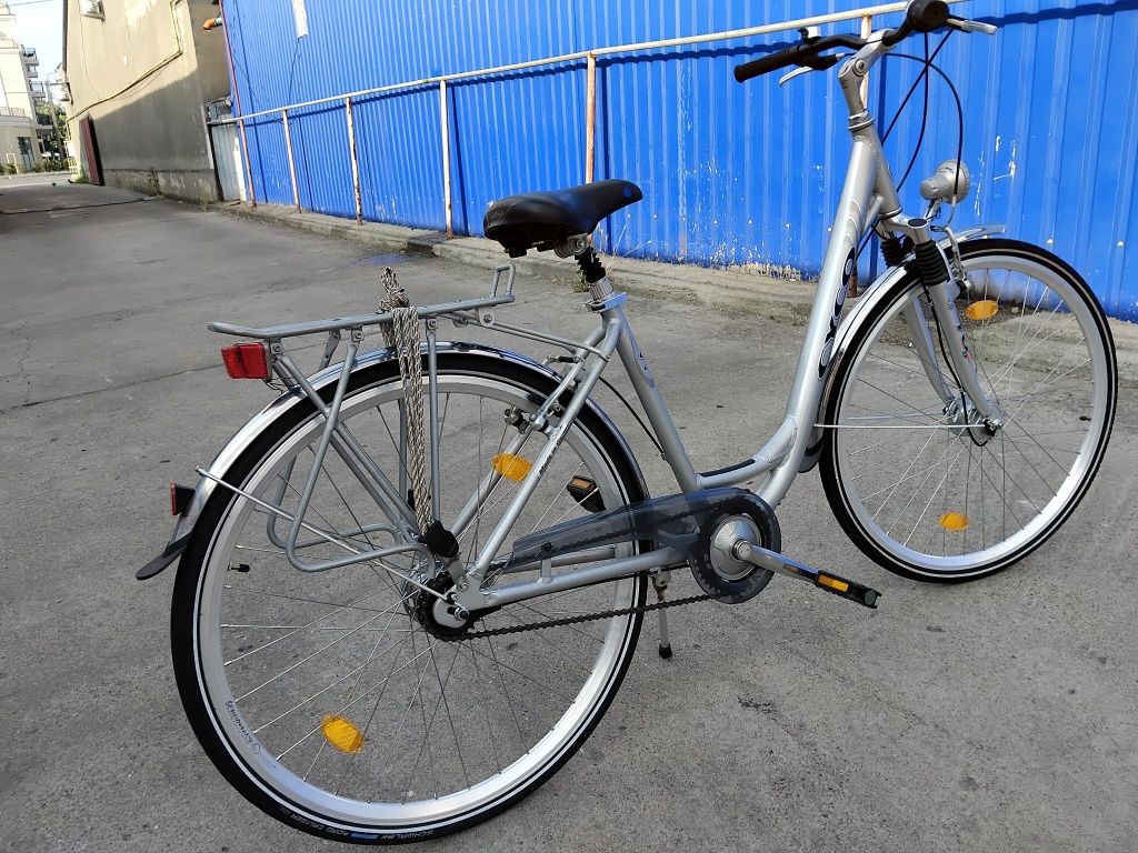 Vând bicicleta din aluminiu pentru damă