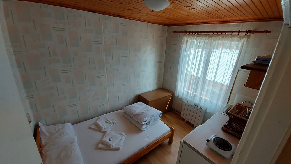 Дава се под наем Къща в с. Равногор, Област Пазарджик - 391 кв.м за 4845 € - Снимка #1